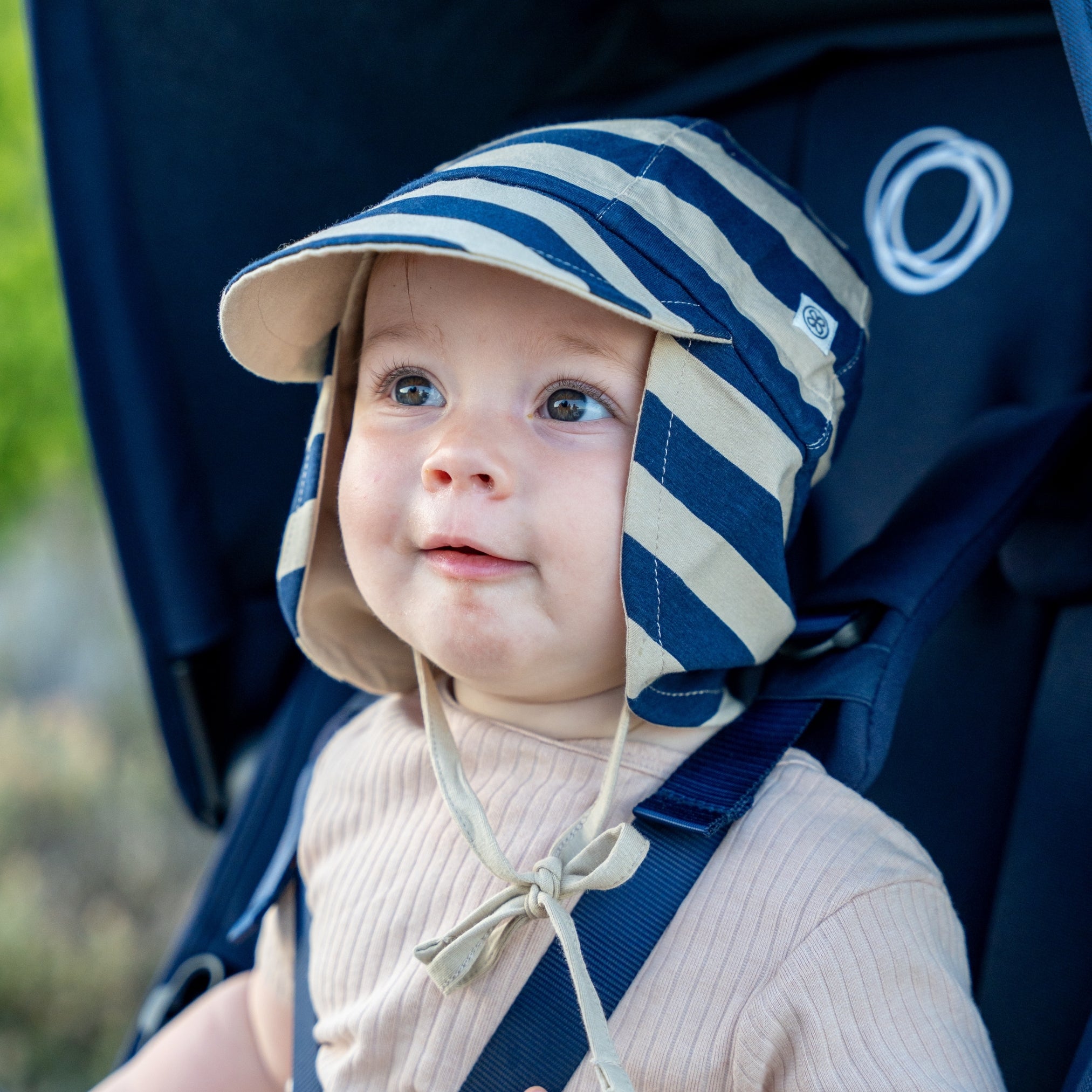 Zonnehoedje in Navy Stripe – UPF 50+