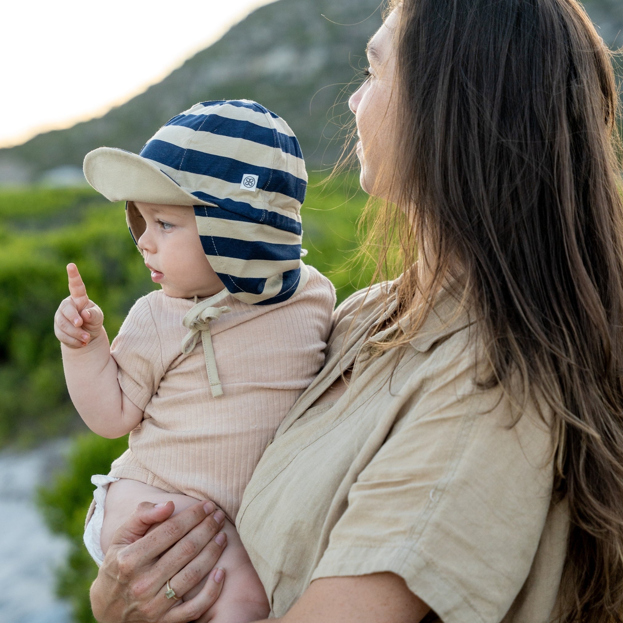 Zonnehoedje in Navy Stripe – UPF 50+