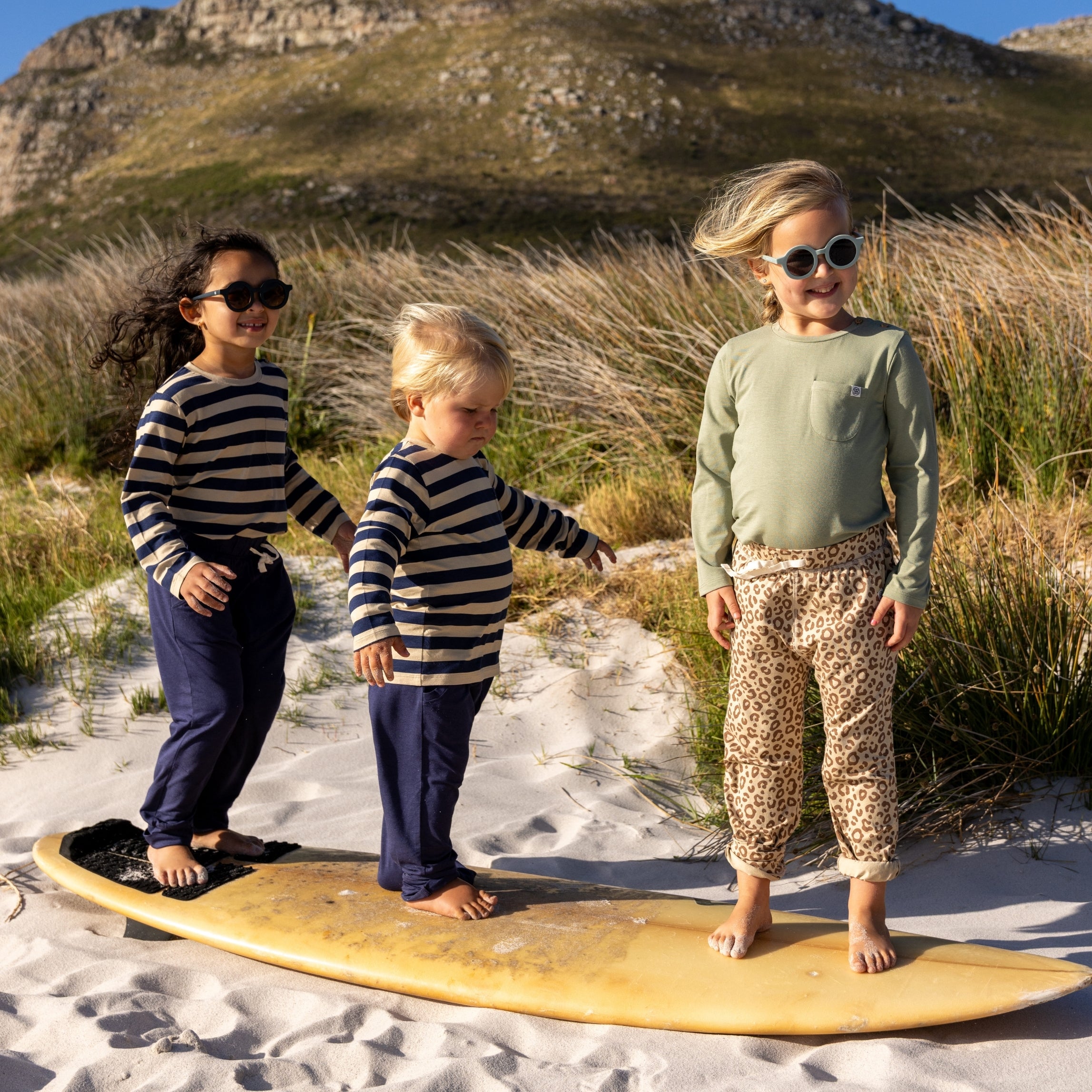 Camiseta de manga larga en Navy/Sandy Stripe – UPF 50+