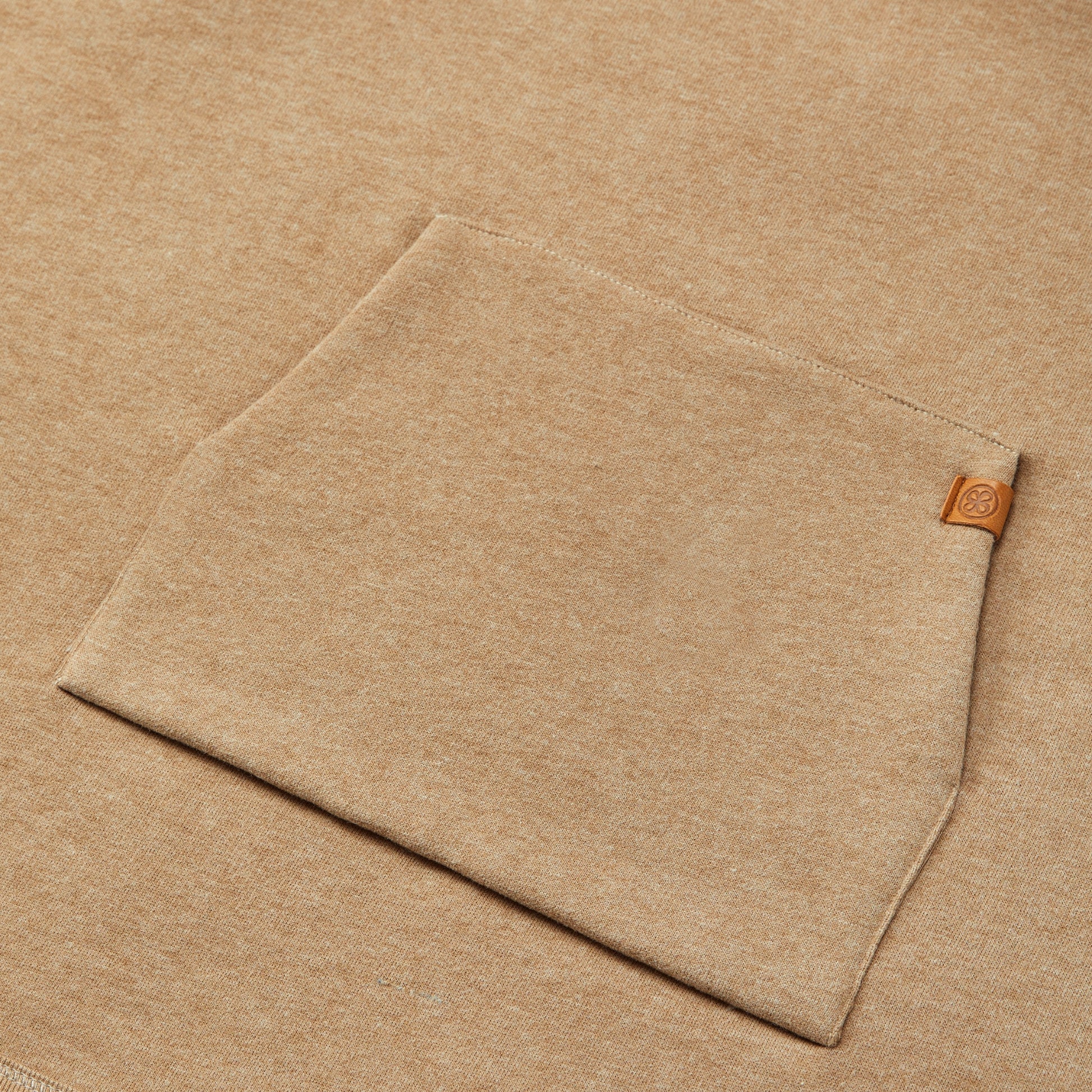 Bruine winterponcho - Details voorkant