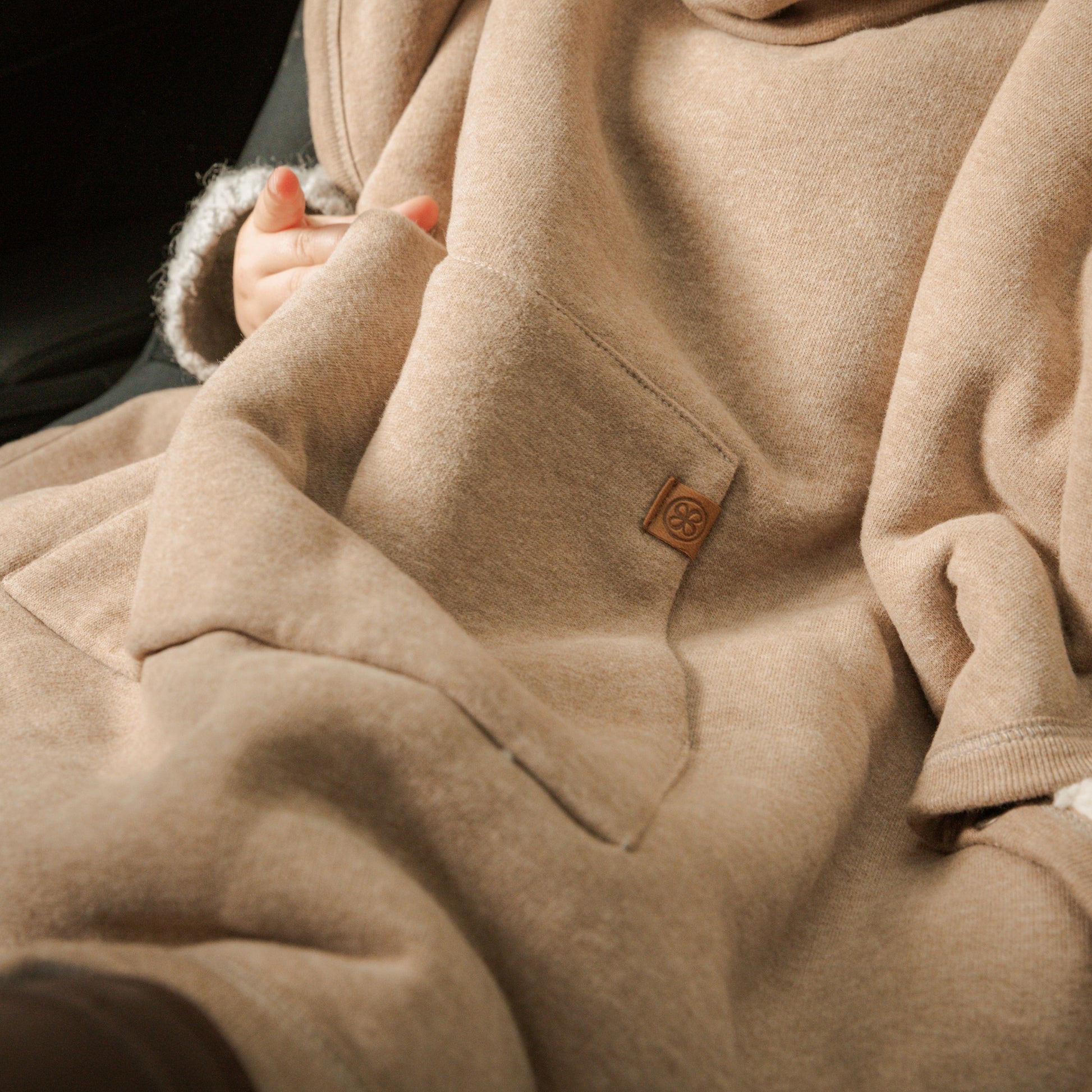 Bruine teddy poncho - Cloby - Details