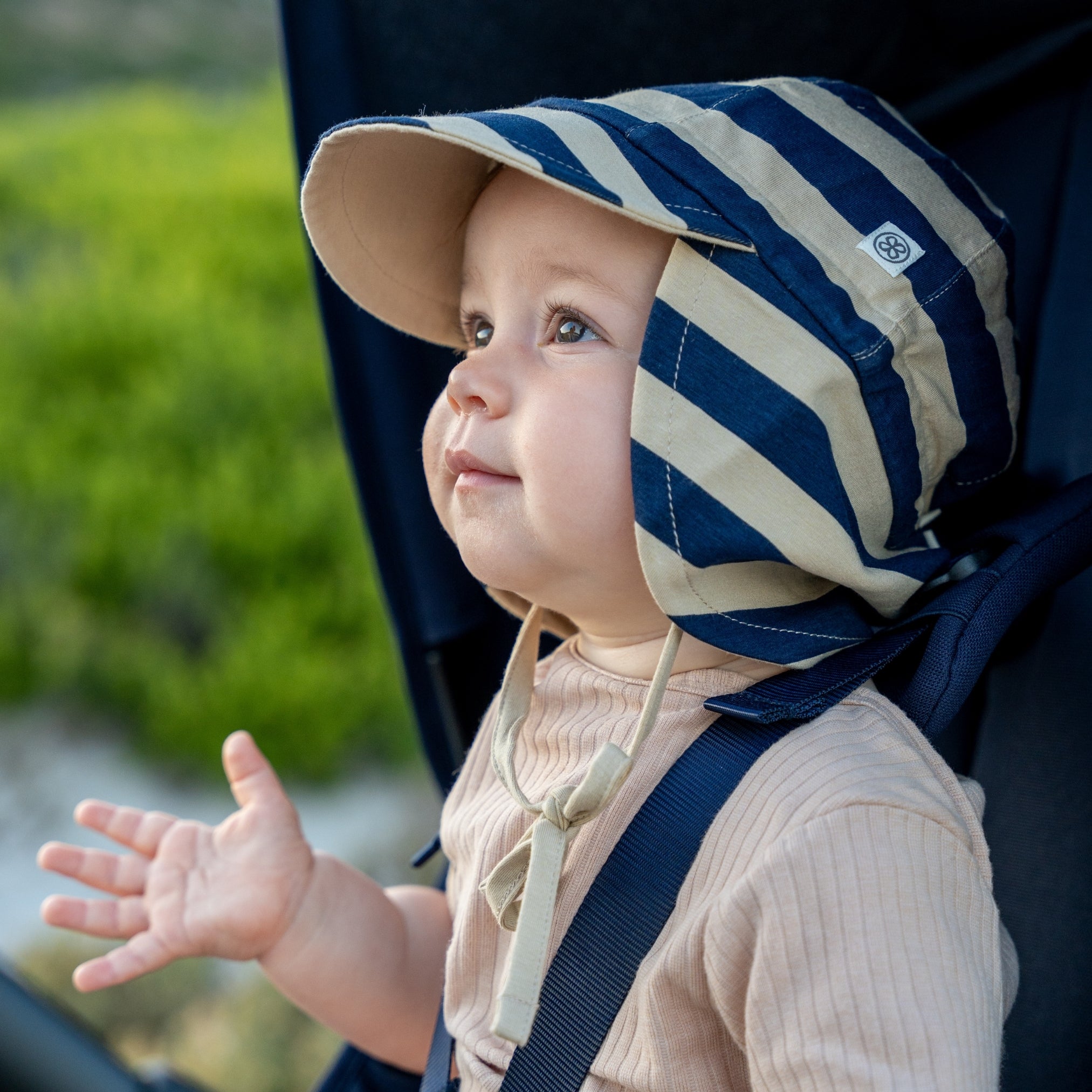 Zonnehoedje in Navy Stripe – UPF 50+