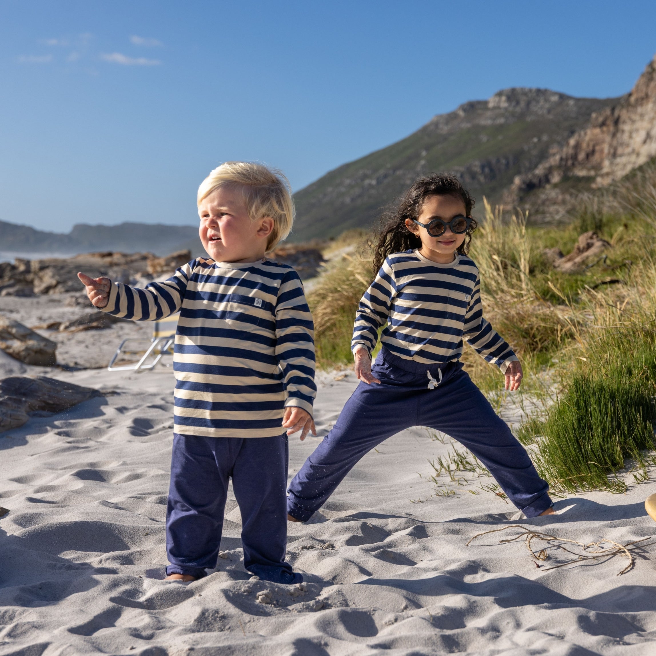 Camiseta de manga larga en Navy/Sandy Stripe – UPF 50+