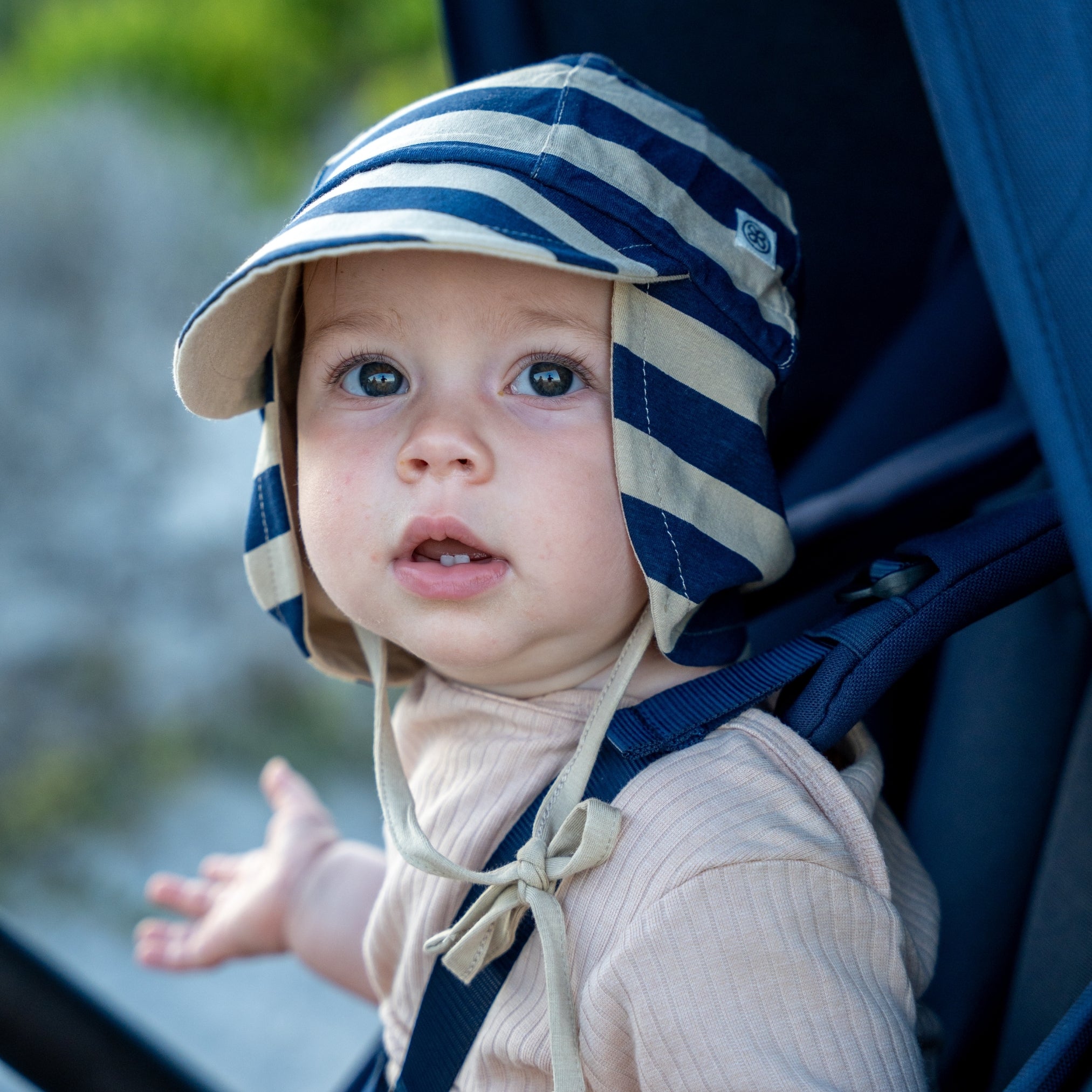 Zonnehoedje in Navy Stripe – UPF 50+